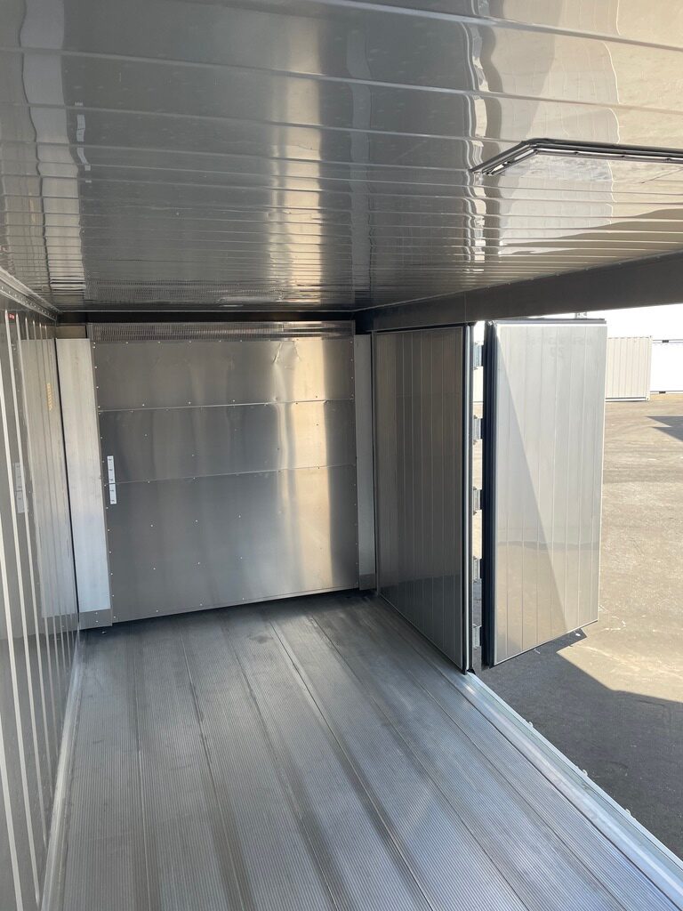 Container refrigerato da 20 piedi con porta laterale aperta