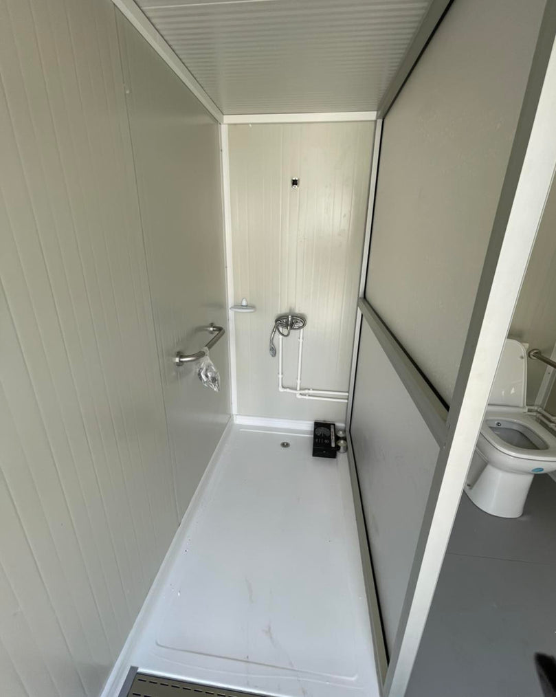 servizi igienici con rampa di accesso WC doccia container cabina container sanitario