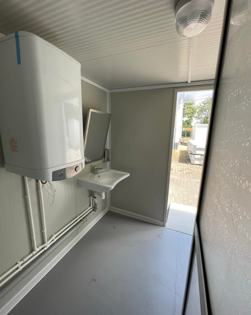 servizi igienici con rampa di accesso WC doccia container cabina container sanitario