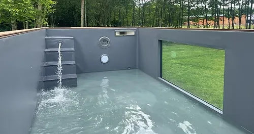 Piscina container pronta all'uso di 6,2 m x 2,5 m con finestra piscina