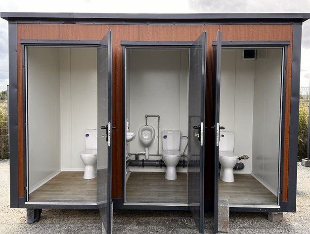 Container sanitario Padiglione WC con tripla cabina