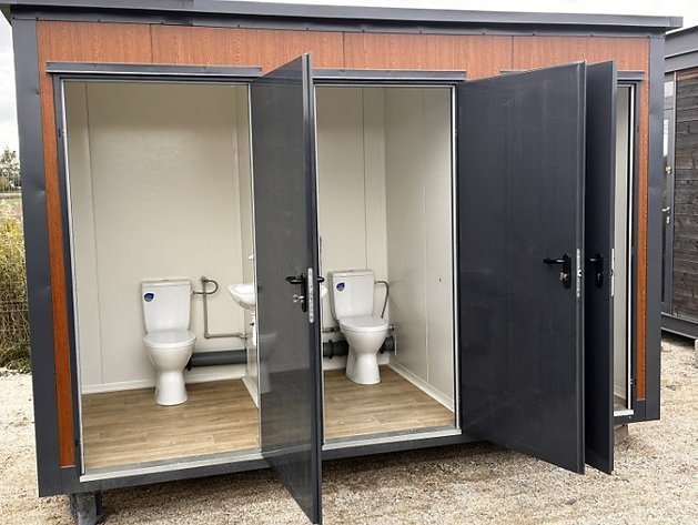 Container sanitario Padiglione WC con tripla cabina