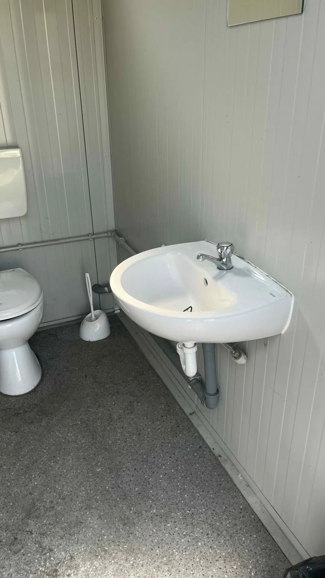 Cabina con 3 bagni separati