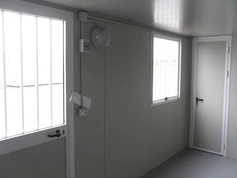 Box prefabbricati con WC, lavabo e doccia, servizi igienici separati a 5 metri – P1