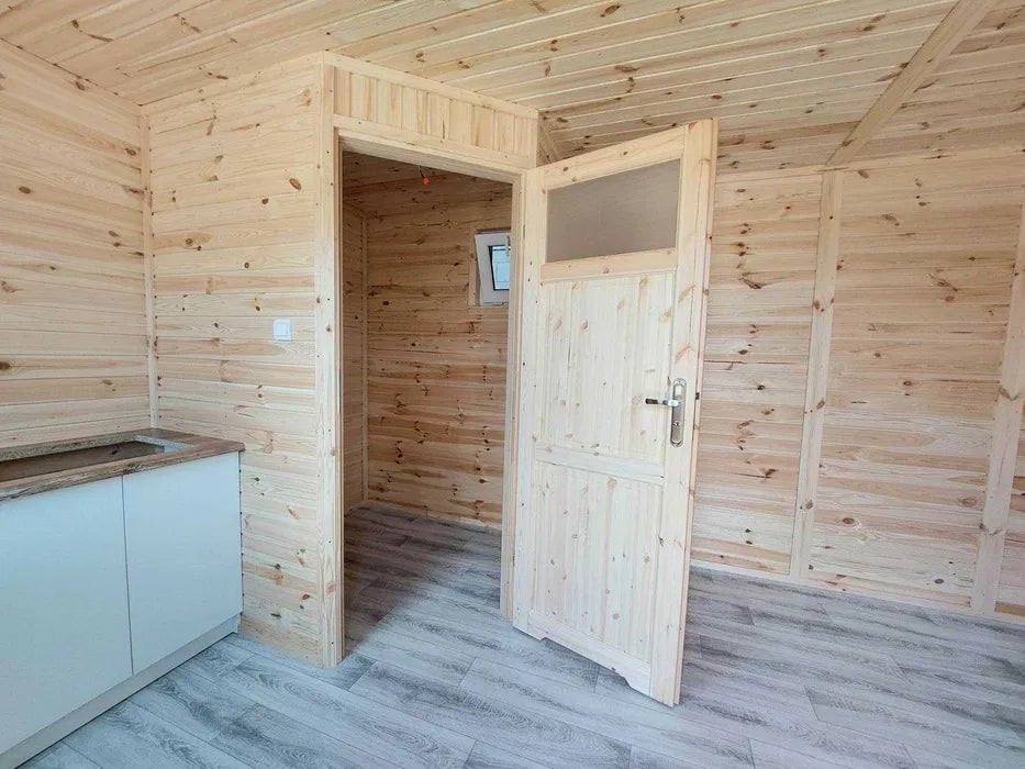 Casa mobile in legno su ruote
